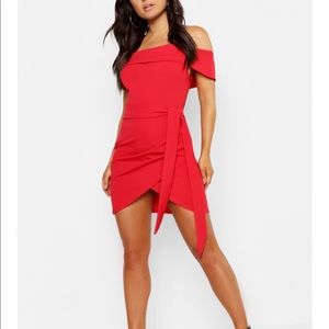 Nwt boohoo red off shoulder dress size 8